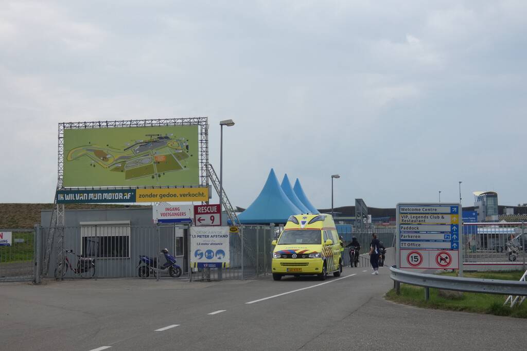 Traumahelikopter landt op terrein TT Circuit