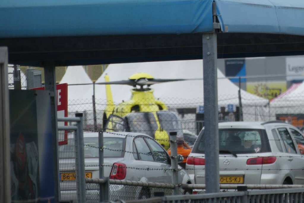 Traumahelikopter landt op terrein TT Circuit
