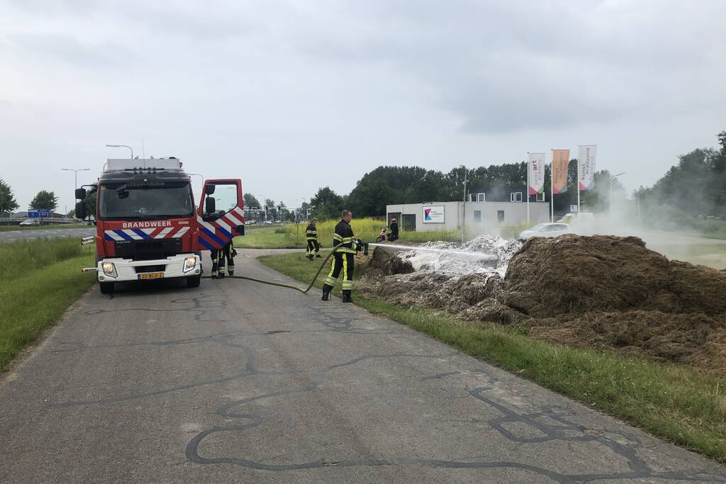 Brand in berg gemaaid gras