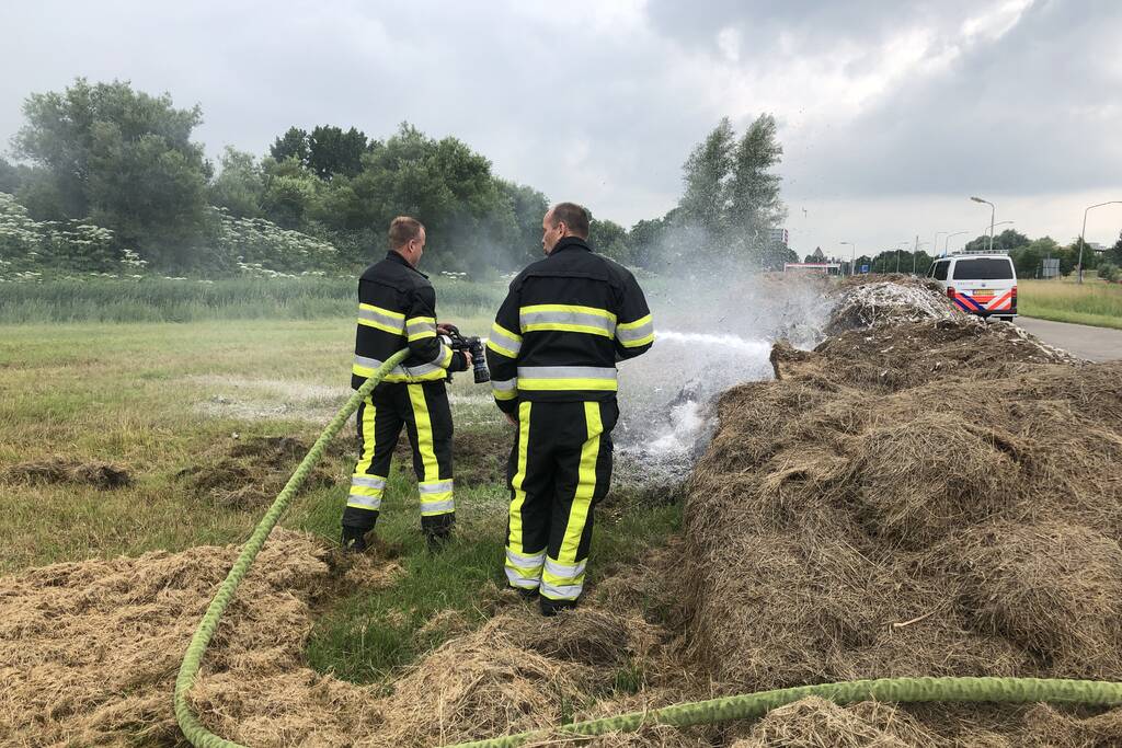 Brand in berg gemaaid gras