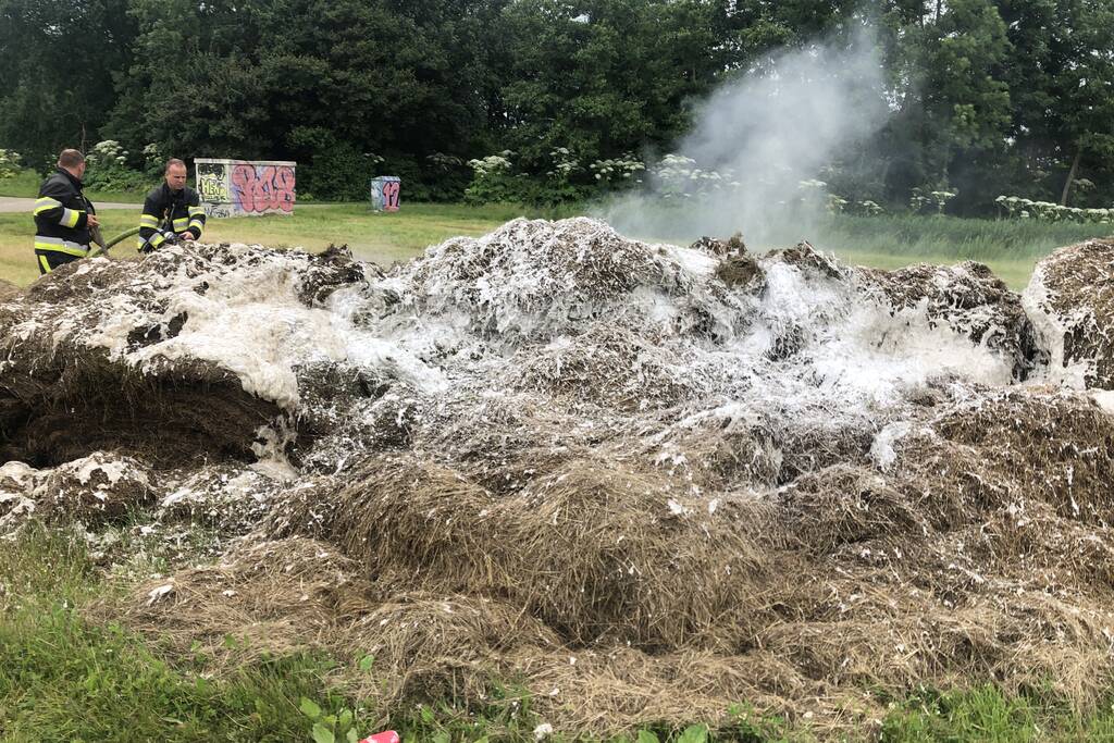 Brand in berg gemaaid gras
