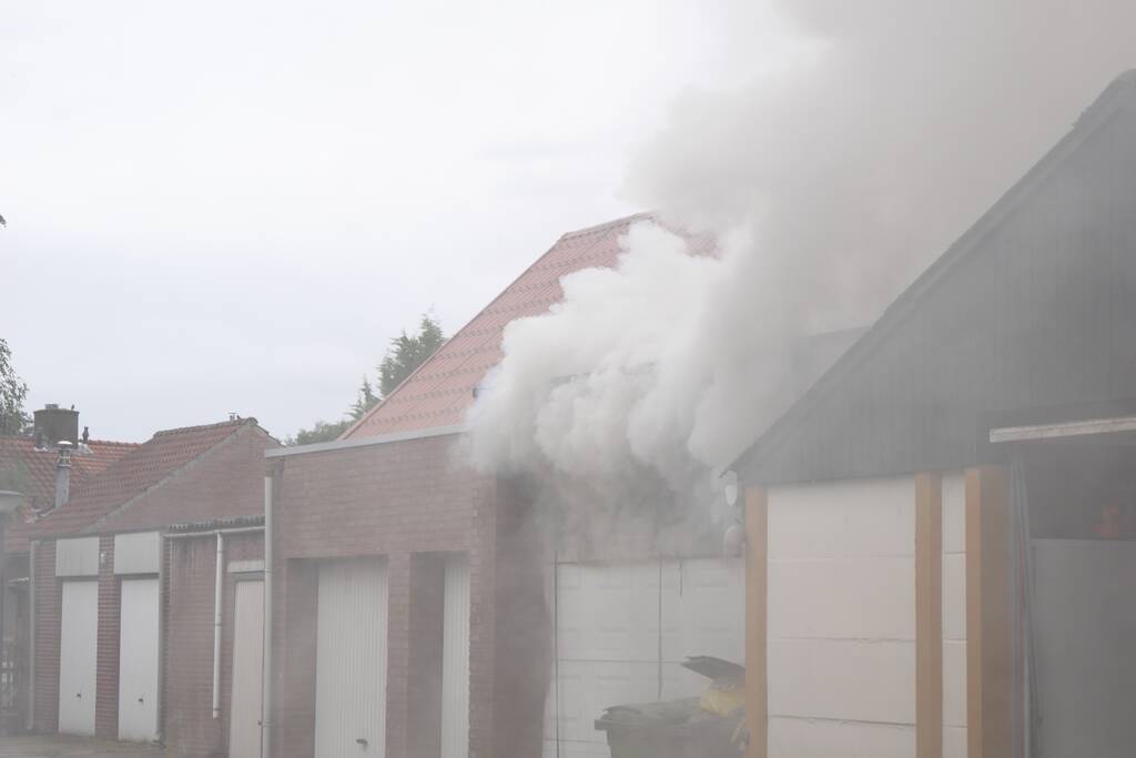 Uitslaande brand in garage