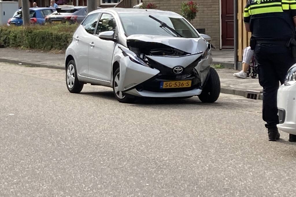 Twee auto's met elkaar in botsing
