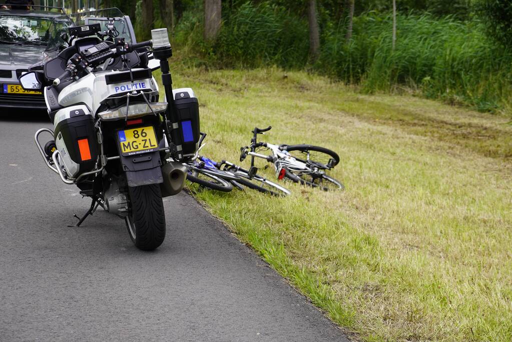 Vader en zoon op de fiets gaan onderuit bij ongeval