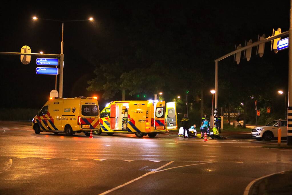 Snorfietser gewond door ongeval met personenauto