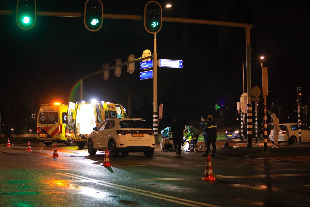 Snorfietser gewond door ongeval met personenauto
