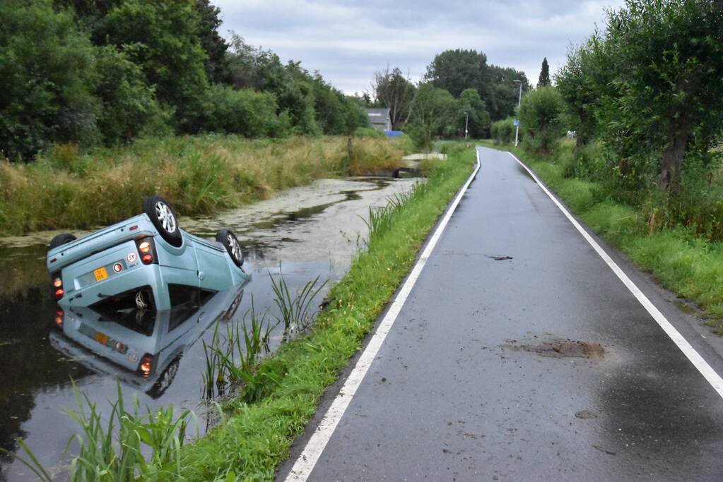Bestuurder invalidevoertuig haalt nat pak bij te water raken