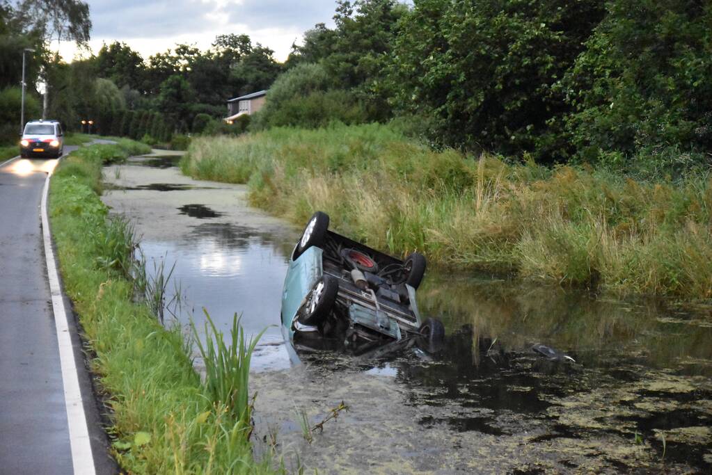 Bestuurder invalidevoertuig haalt nat pak bij te water raken