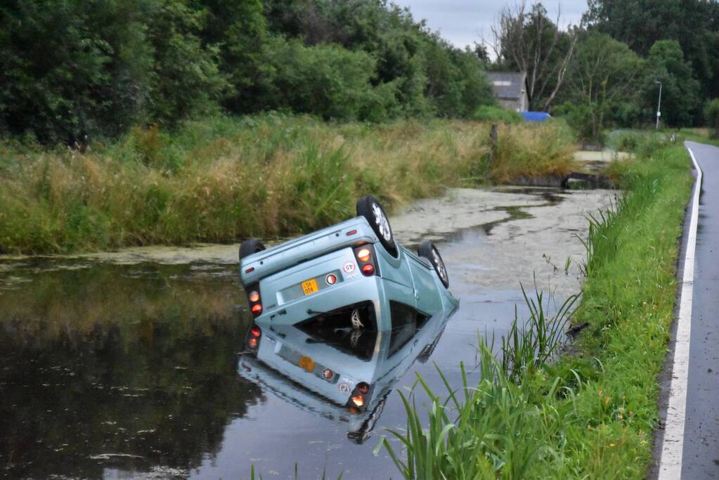 Bestuurder invalidevoertuig haalt nat pak bij te water raken