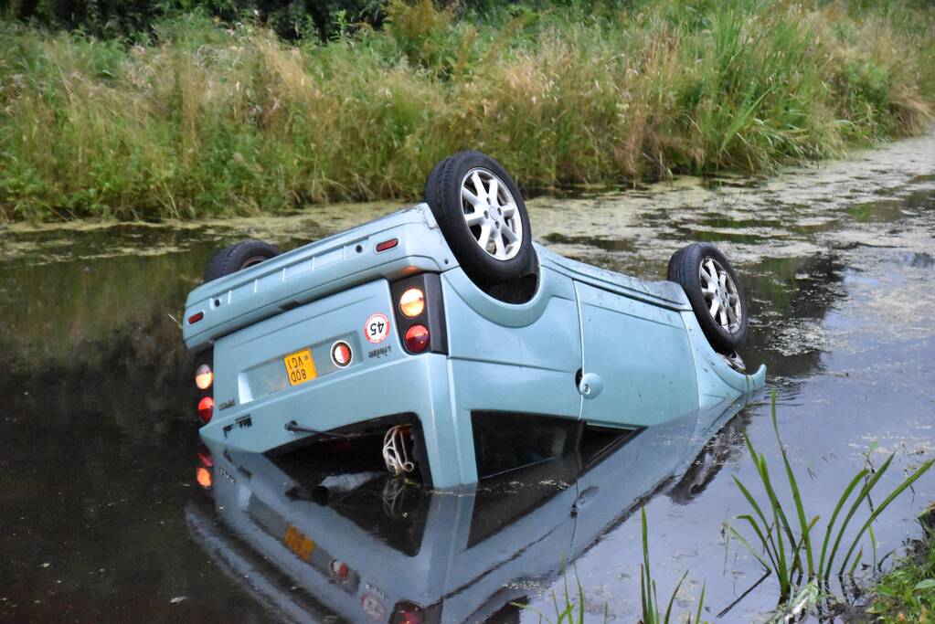 Bestuurder invalidevoertuig haalt nat pak bij te water raken