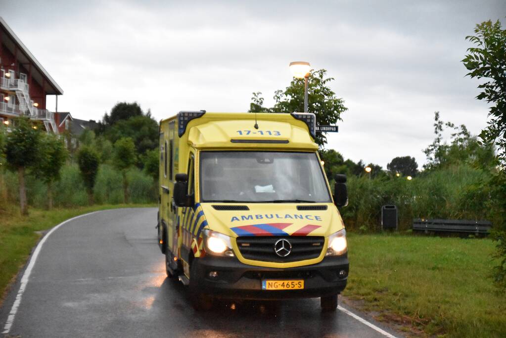 Bestuurder invalidevoertuig haalt nat pak bij te water raken