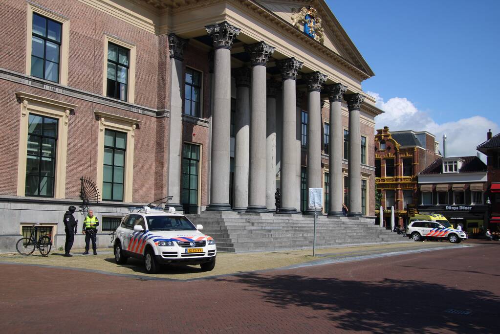 Politie beveiligt rechtbank bij Vingerknip-zaak