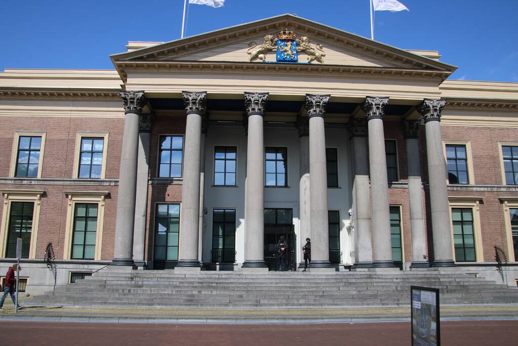 Politie beveiligt rechtbank bij Vingerknip-zaak