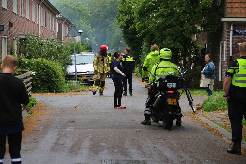 Schuur achter woning verwoest door brand