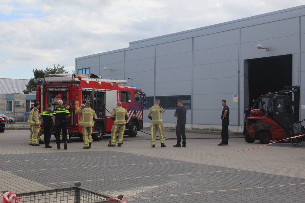 Brand in bedrijfspand snel onder controle