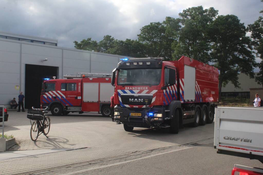 Brand in bedrijfspand snel onder controle