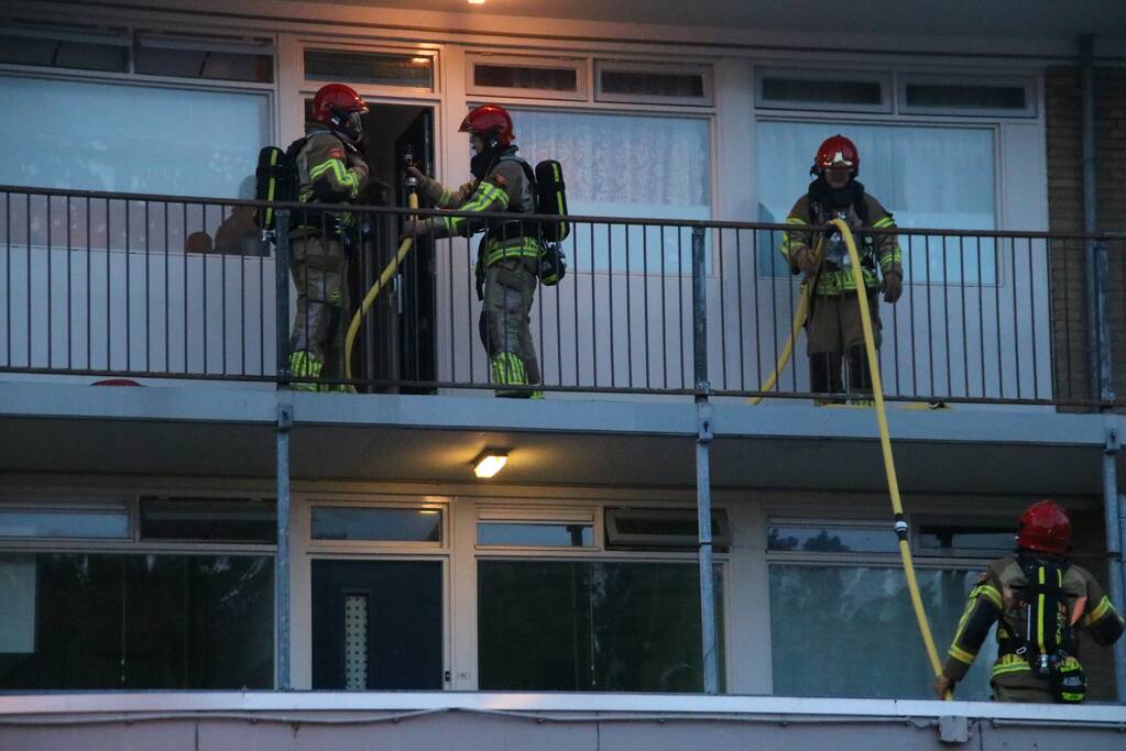 Brand in keuken van flatwoning
