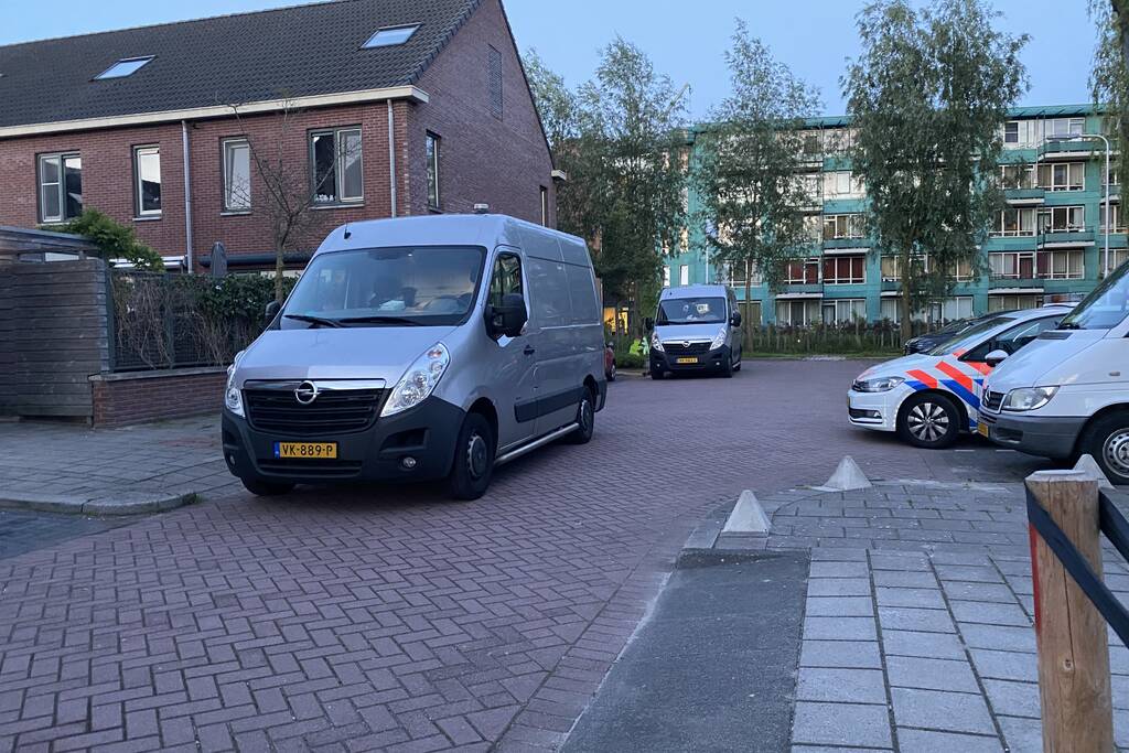Politie doet inval in woning