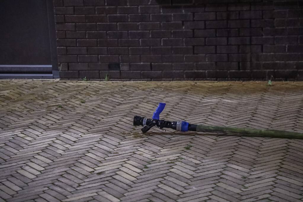 Brandweer blust grote brand op balkon