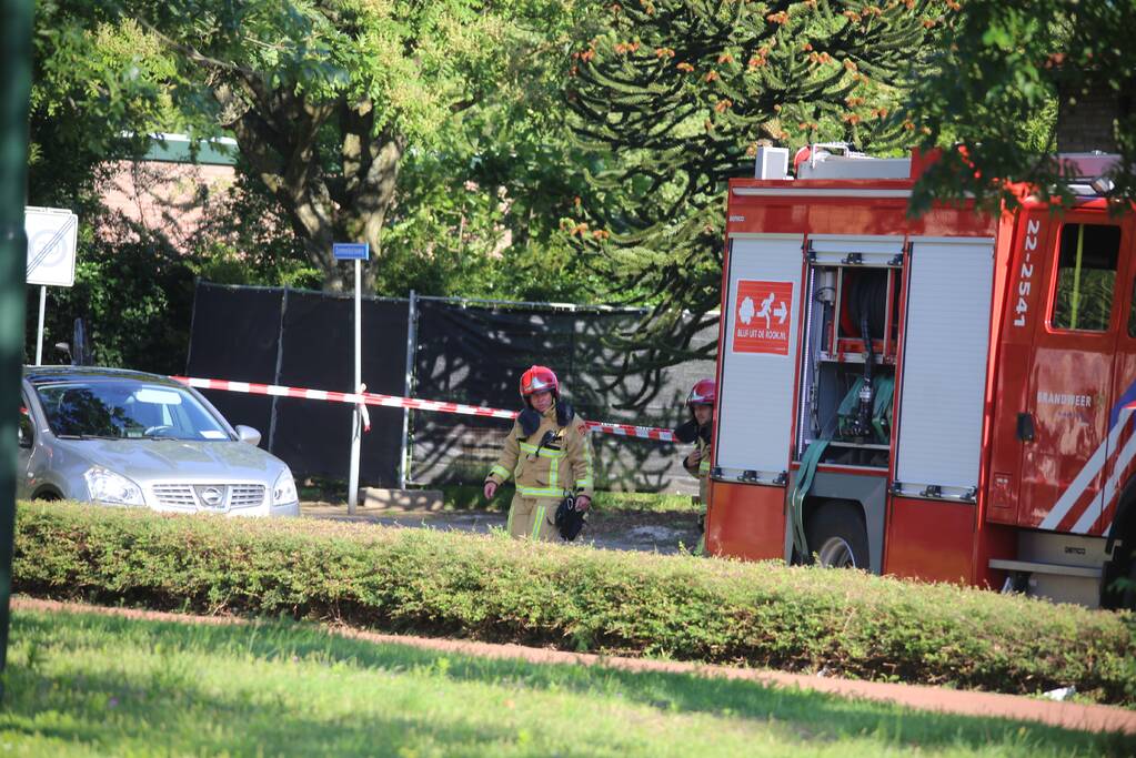 Gasleiding geraakt bij graafwerkzaamheden naast tankstation