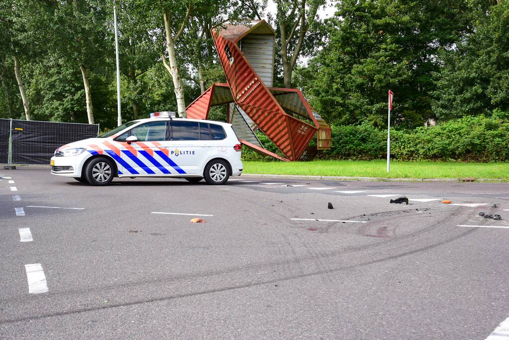 Motoragent overleden bij aanrijding met vrachtwagen