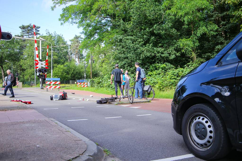 Overstekende fietser gewond bij botsing met taxibus