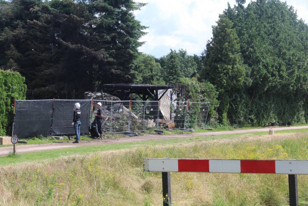 Twee schuren verwoest door flinke brand