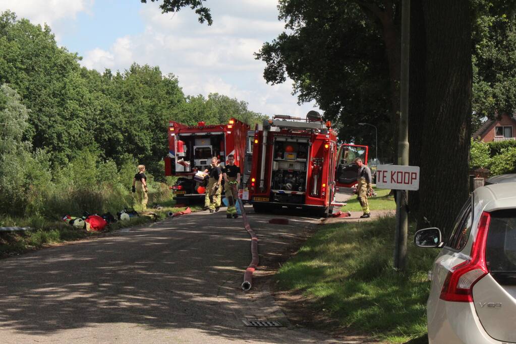 Twee schuren verwoest door flinke brand