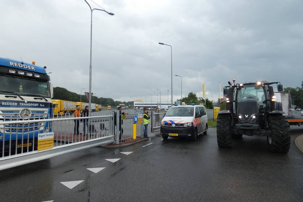 Broeren blokkeren toegang tot Jumbo distributiecentrum