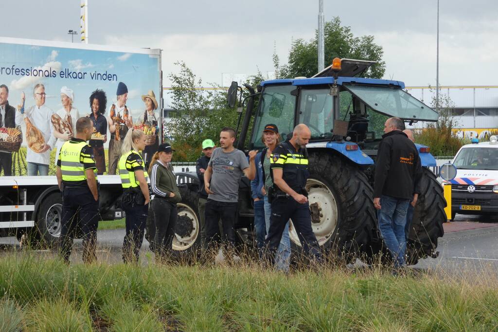 Broeren blokkeren toegang tot Jumbo distributiecentrum