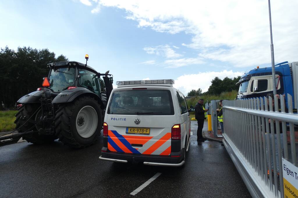 Broeren blokkeren toegang tot Jumbo distributiecentrum