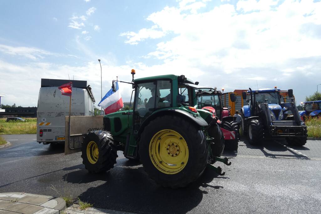 Broeren blokkeren toegang tot Jumbo distributiecentrum