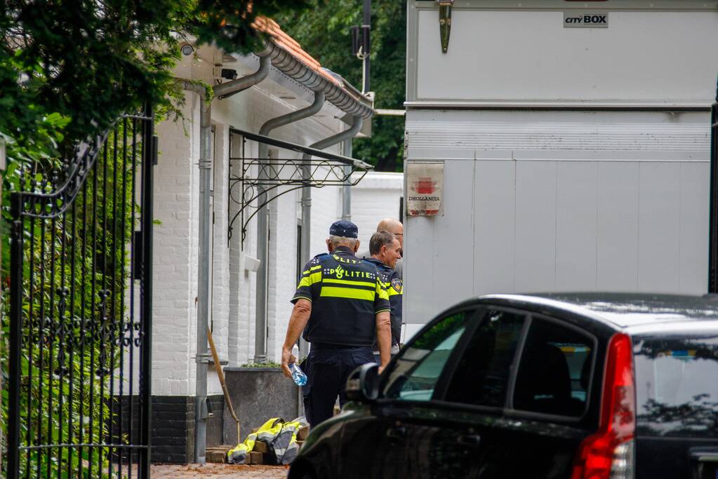 Flinke hennepkwekerij en wapens aangetroffen in kelder van villa