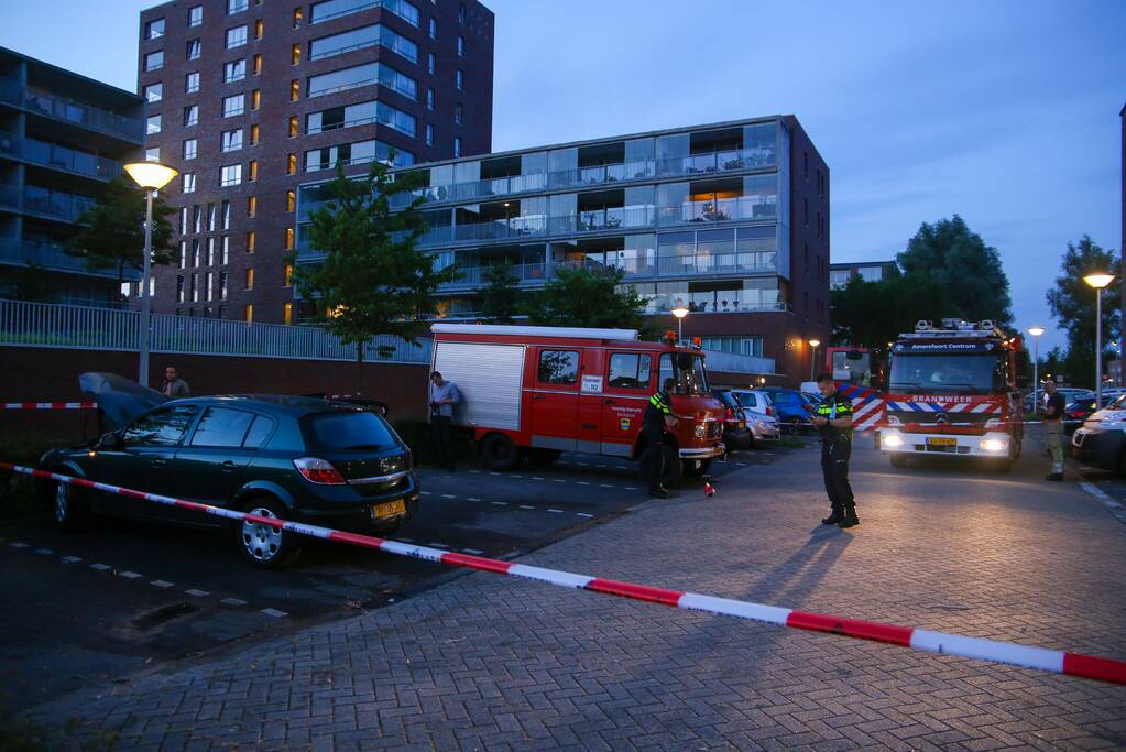 Brand in motorcompartiment van auto