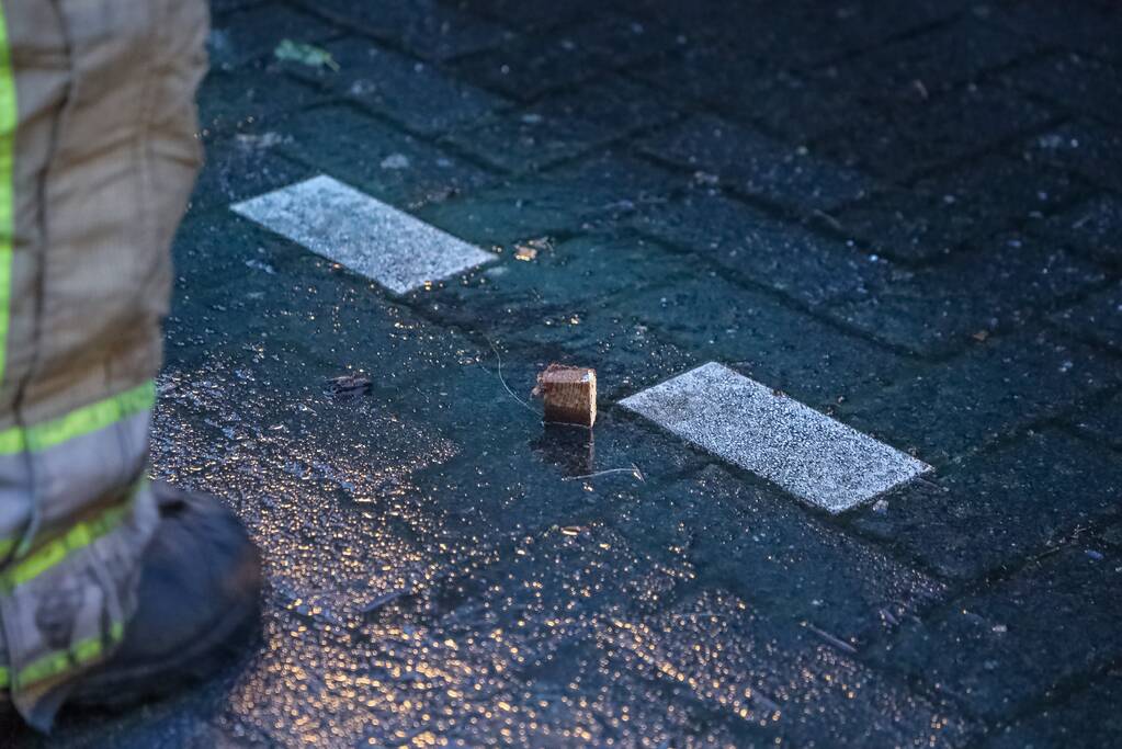 Brand in motorcompartiment van auto