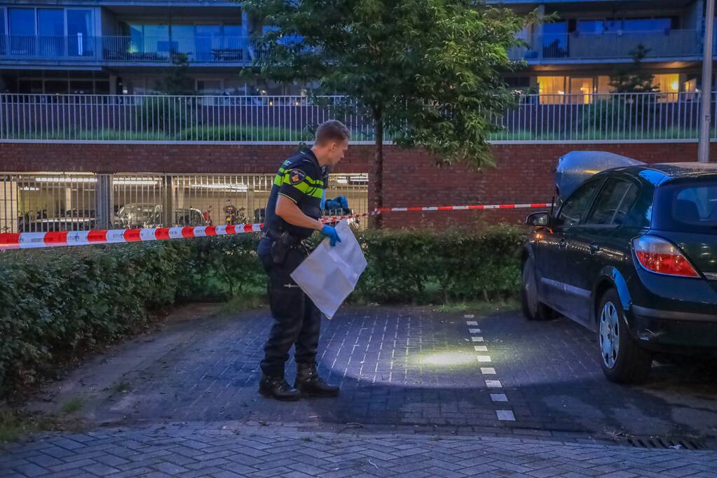 Brand in motorcompartiment van auto