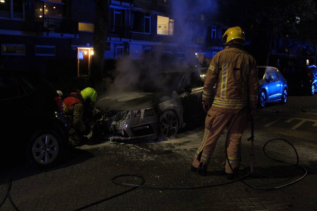 Brand in personenauto IJsselmonde