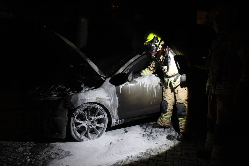 Brand in personenauto IJsselmonde