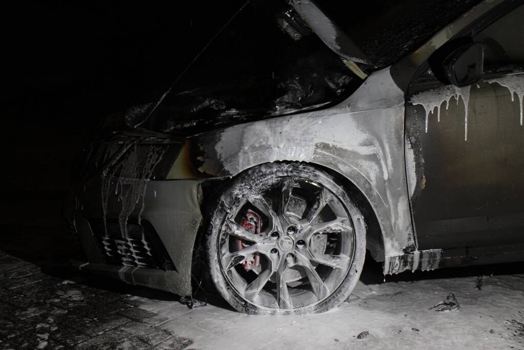 Brand in personenauto IJsselmonde