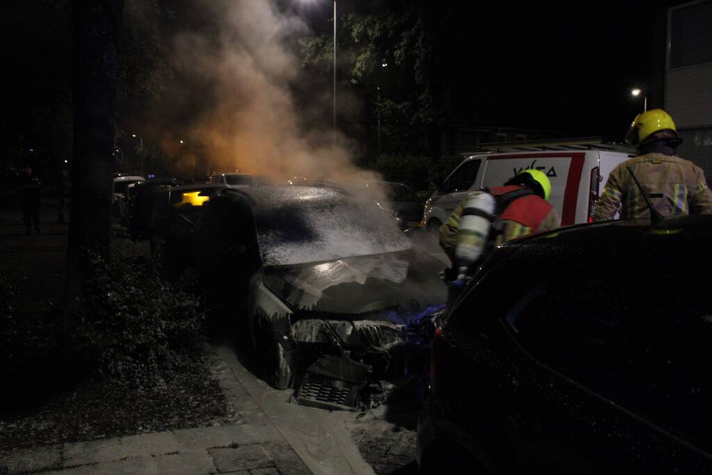 Brand in personenauto IJsselmonde