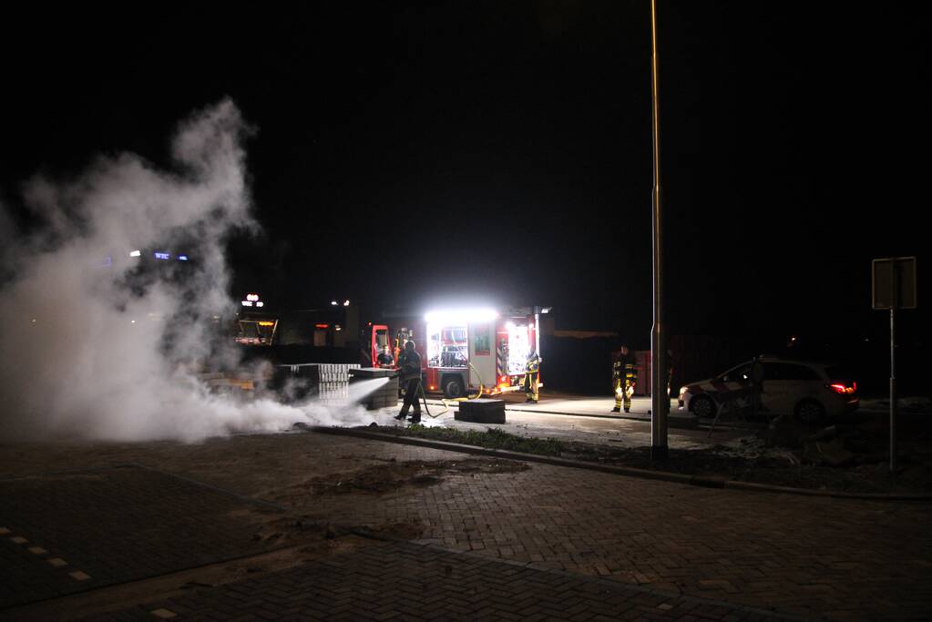 Vlammen bij brand in container