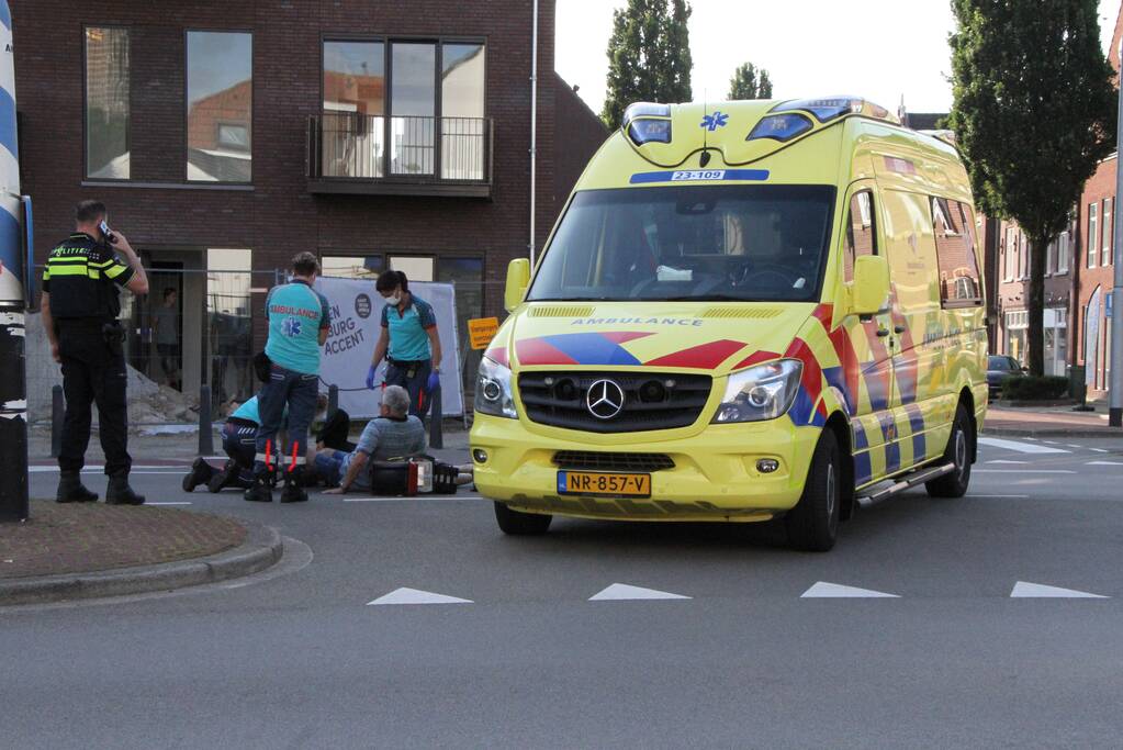 Fietsster aangereden op rotonde