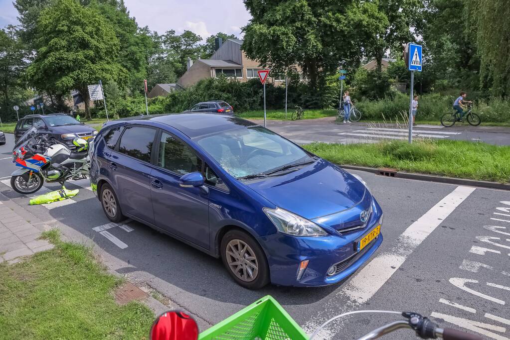 Fietser geschept op oversteekplaats