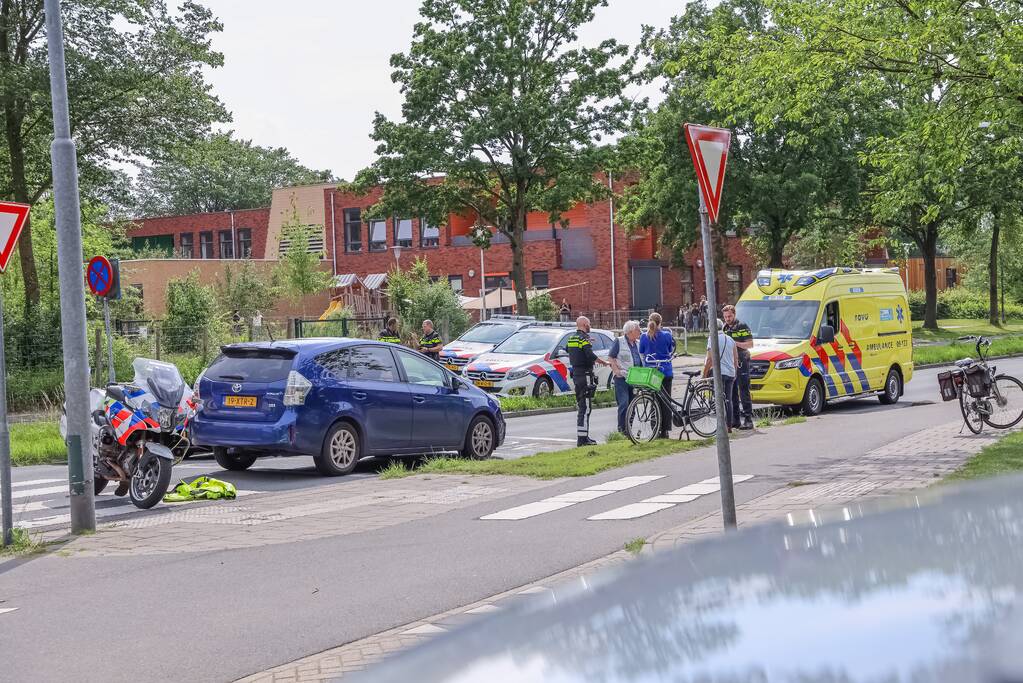 Fietser geschept op oversteekplaats