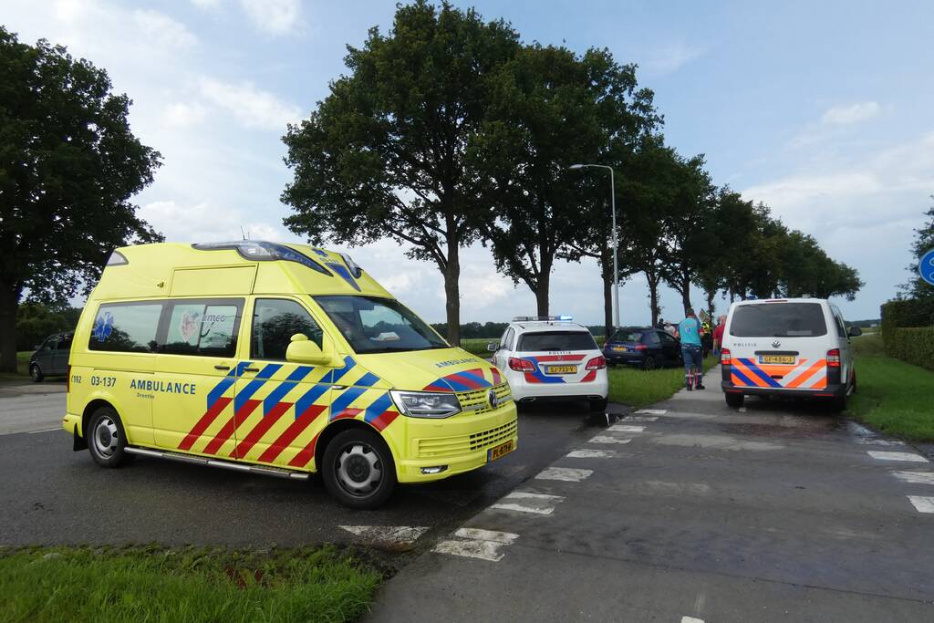 Auto's botsen op kruising