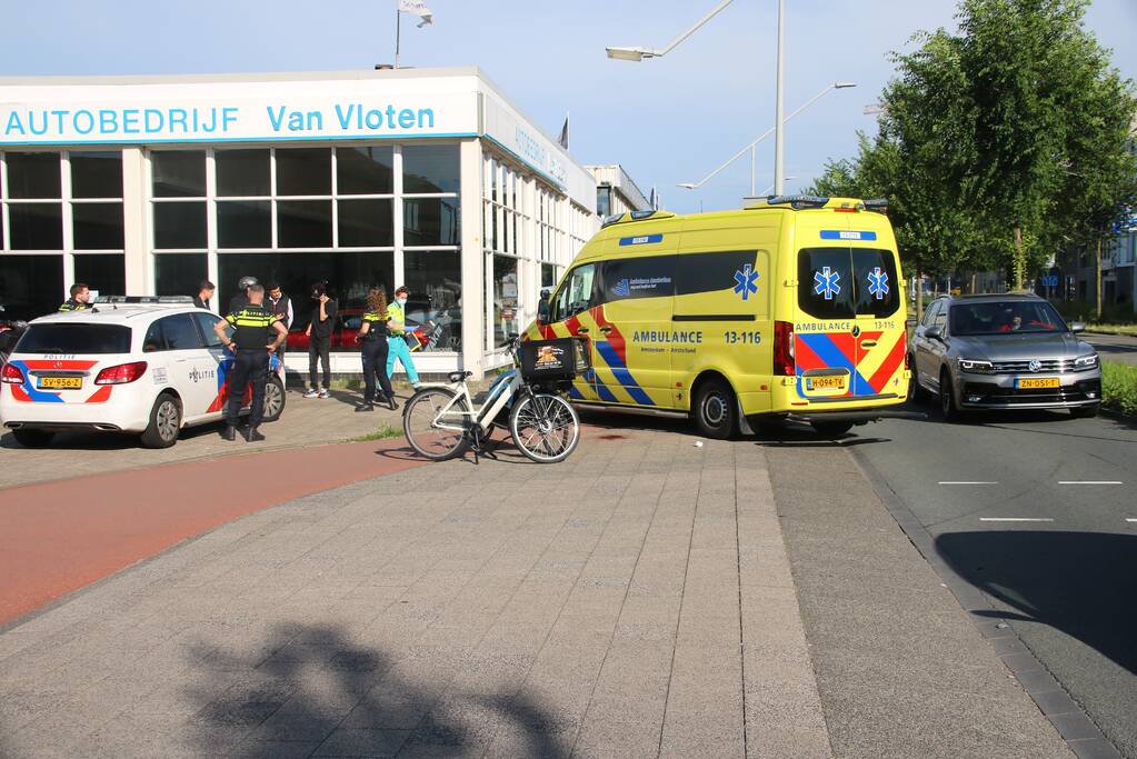 Fietser gewond bij botsing met scooter