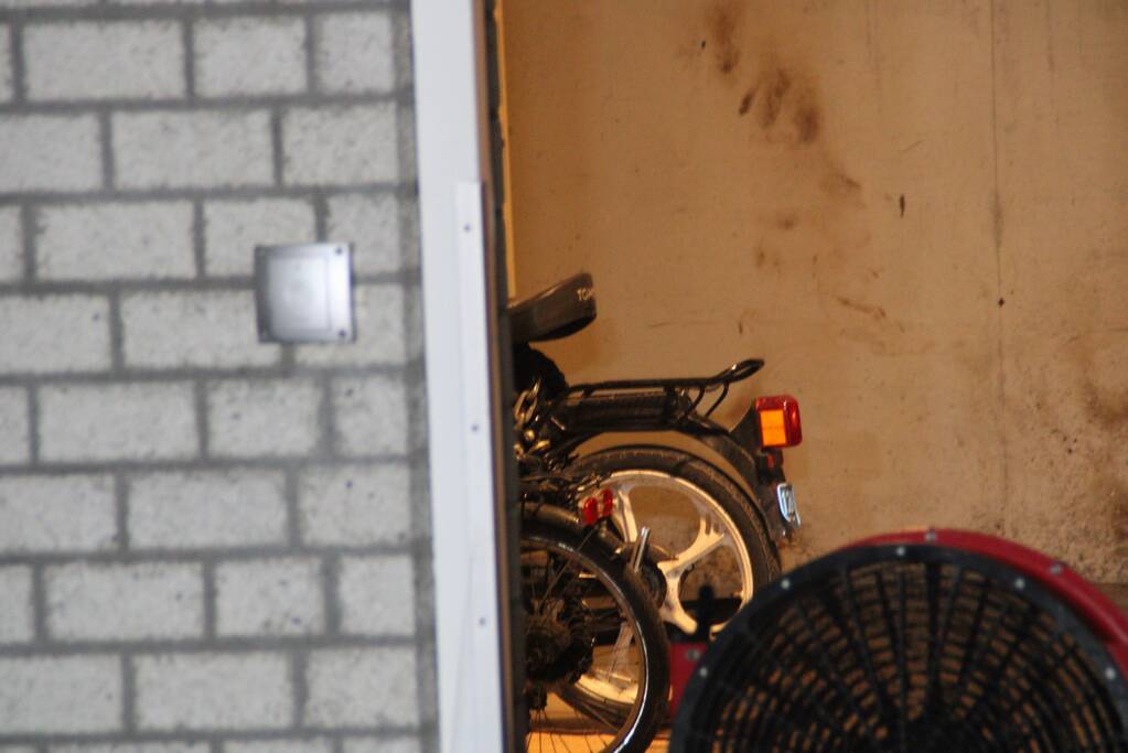 Lekkende bromfiets zorgt voor vreemde lucht