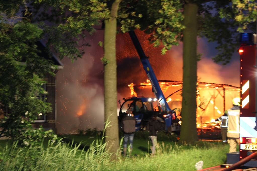 Vuurzee verwoest schuur volledig