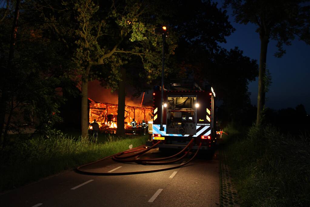 Vuurzee verwoest schuur volledig