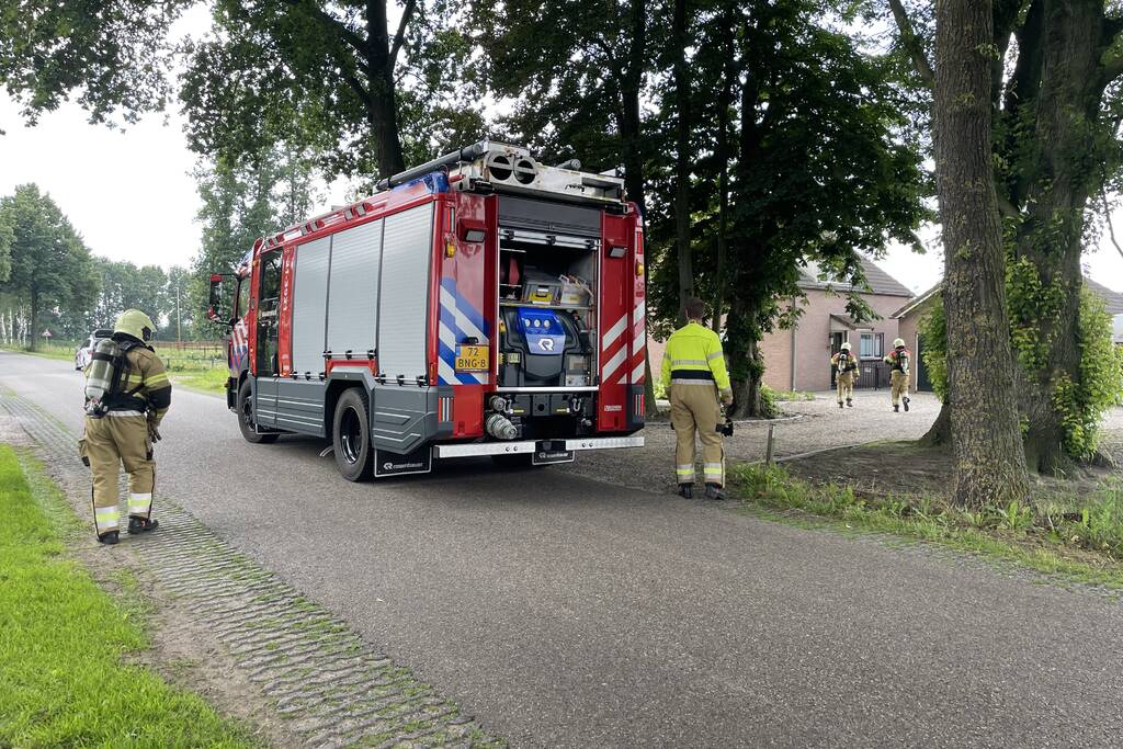 Brandweer haalt verbrande pizza uit oven